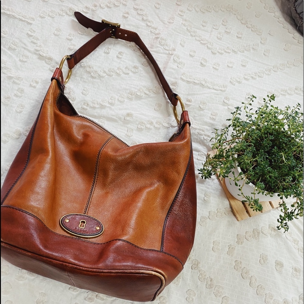 Fossil VRI Maddox Bucket Bag